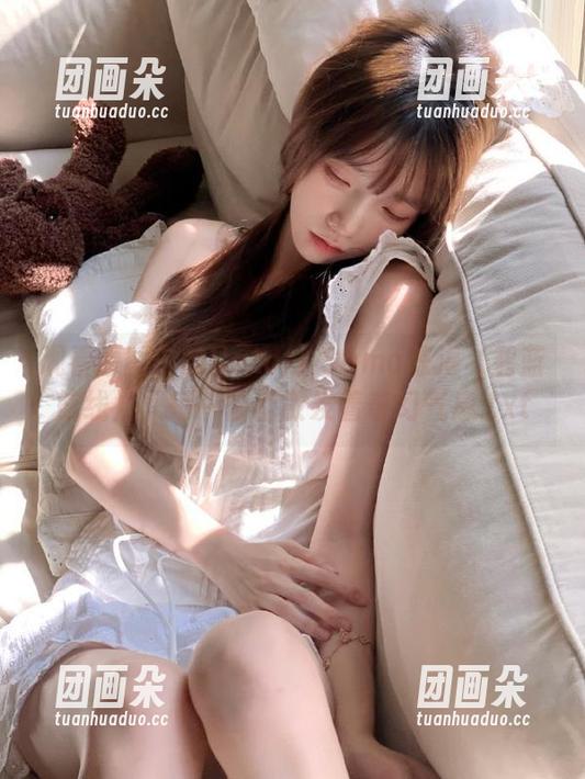 观看原图中的Hatori Sama陈海（碧蓝航线），每一帧都散发着奇幻气息.txt